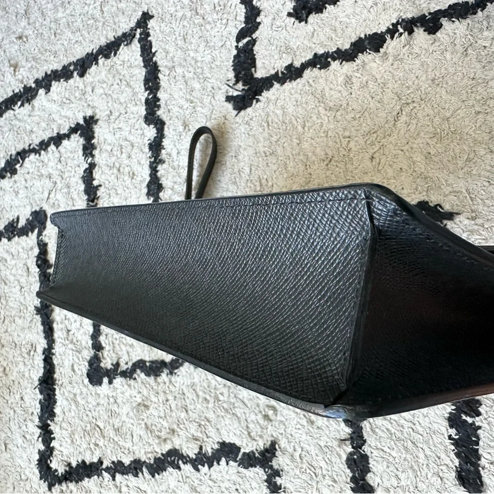 Like new authentic Louis Vuitton Belaia Ardoise Taiga leather clutch - Picture 3 of 10